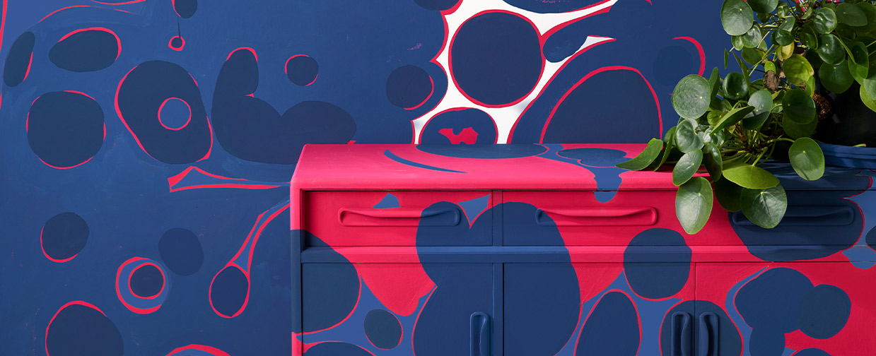 Abstract pattern painted by Felix Sloan using Capri Pink, Oxford Navy and Old White Chalk Paint