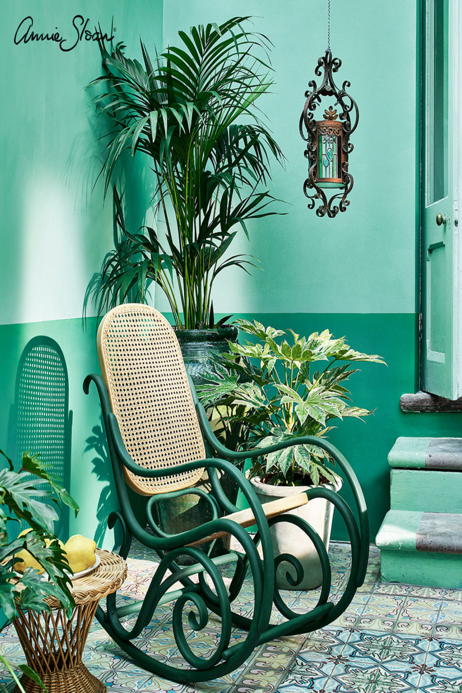 This conservatory is providing all the Havana vibes in Florence, Provence and Amsterdam Green Chalk Paint®