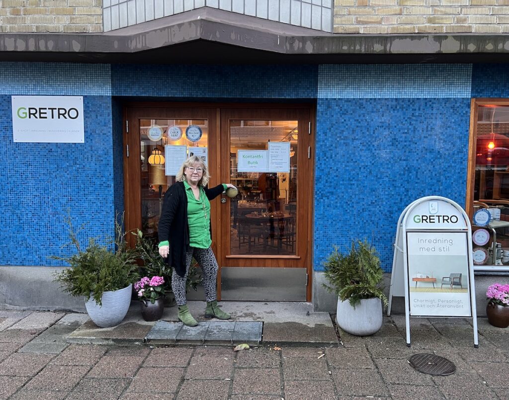 The owner Pia Jansäter in front of the shop GRETRO in Malmö