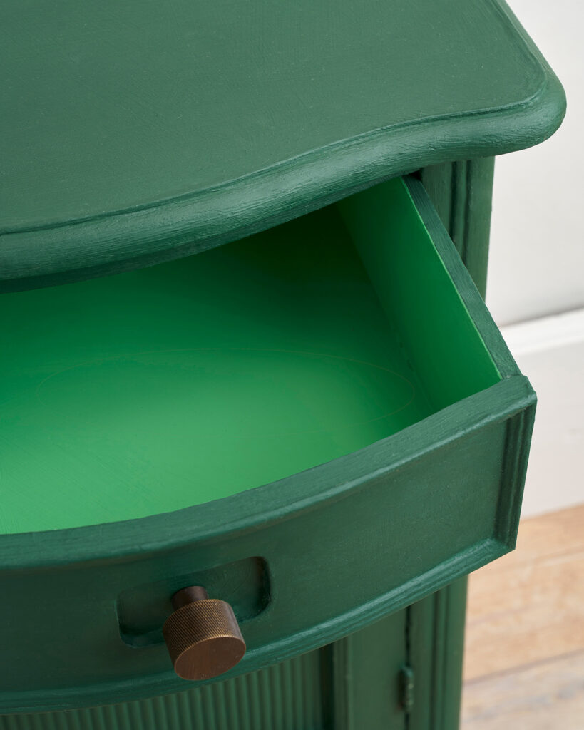 Annie Sloan Amsterdam Green - Side table images