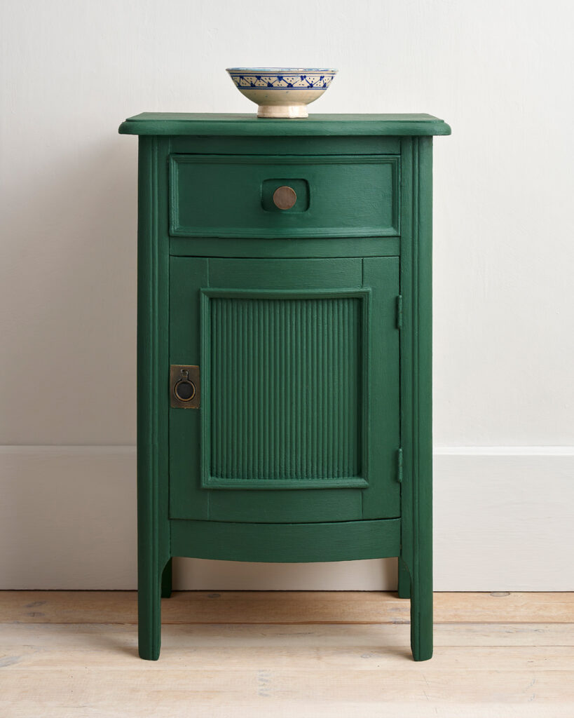 Annie Sloan Amsterdam Green - Side table images