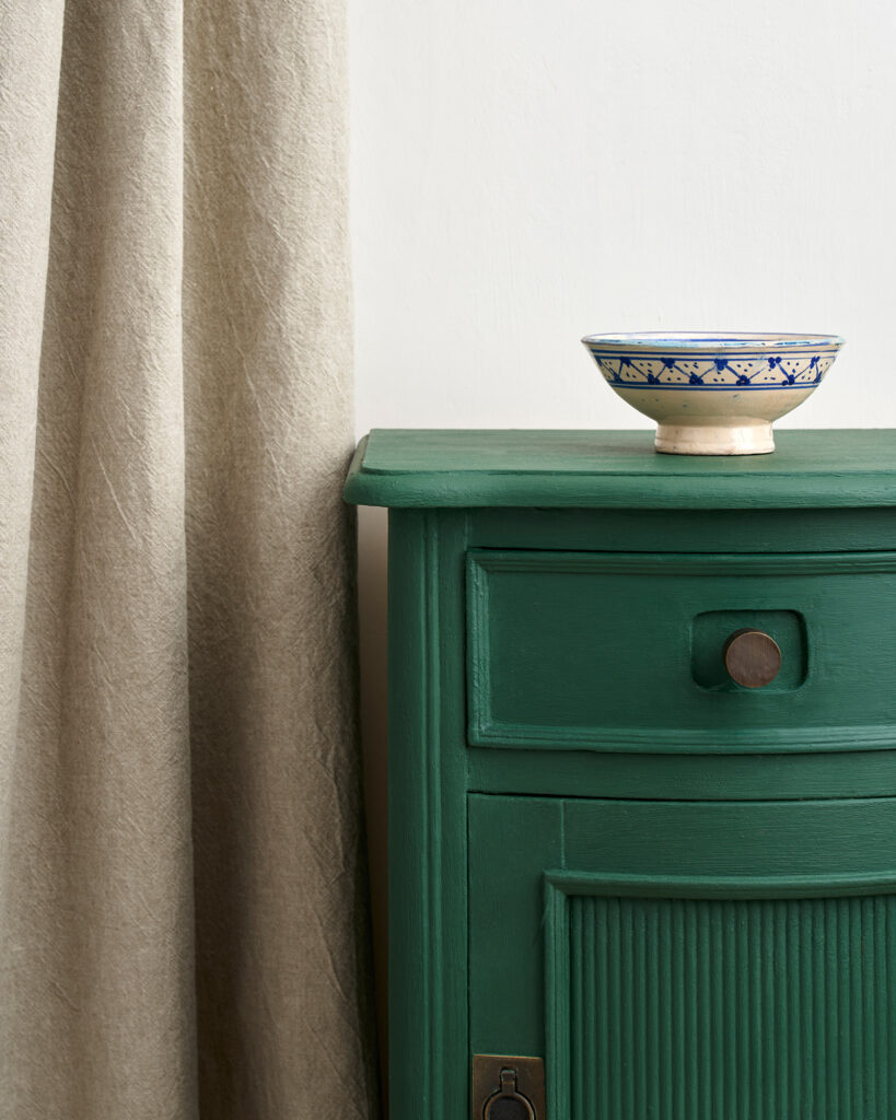 Annie Sloan Amsterdam Green - Side table images