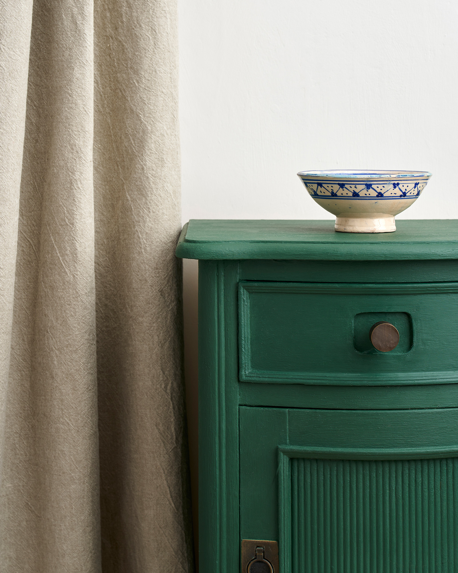 Annie Sloan Amsterdam Green - Side table images