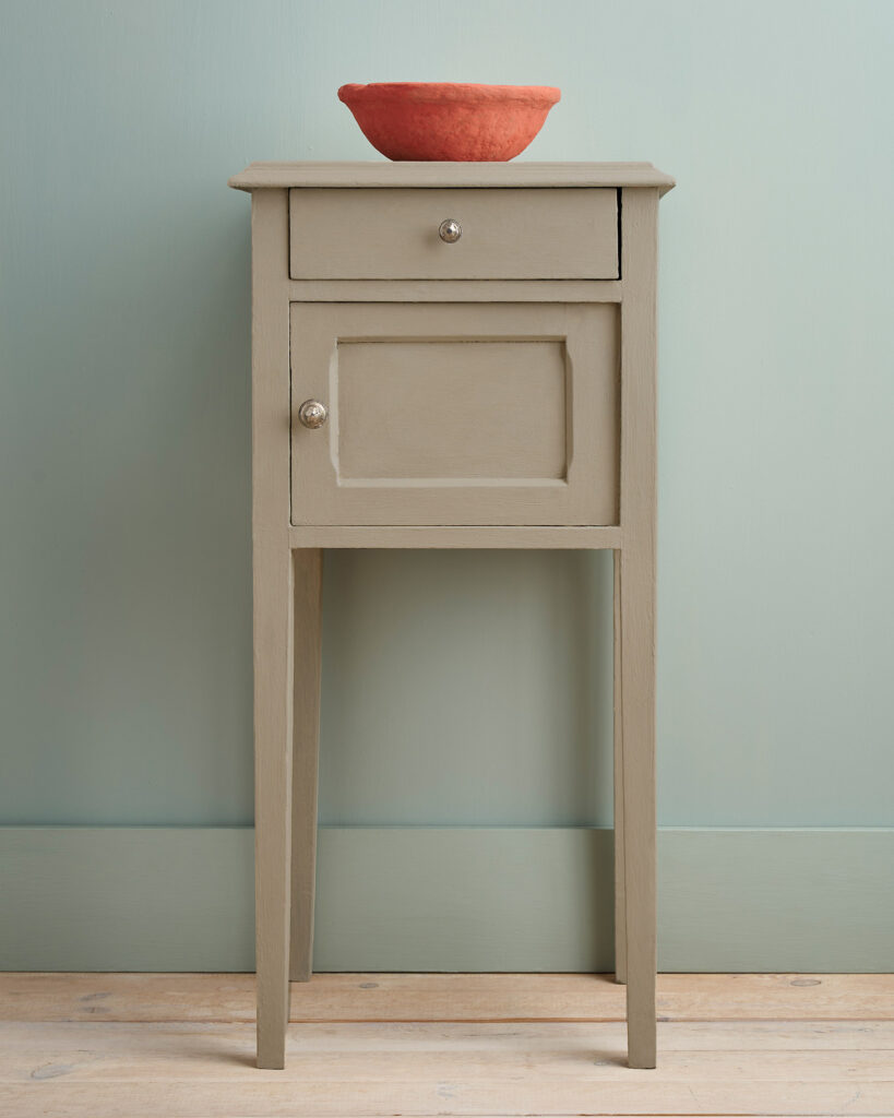 Annie Sloan Country Grey - Side table images