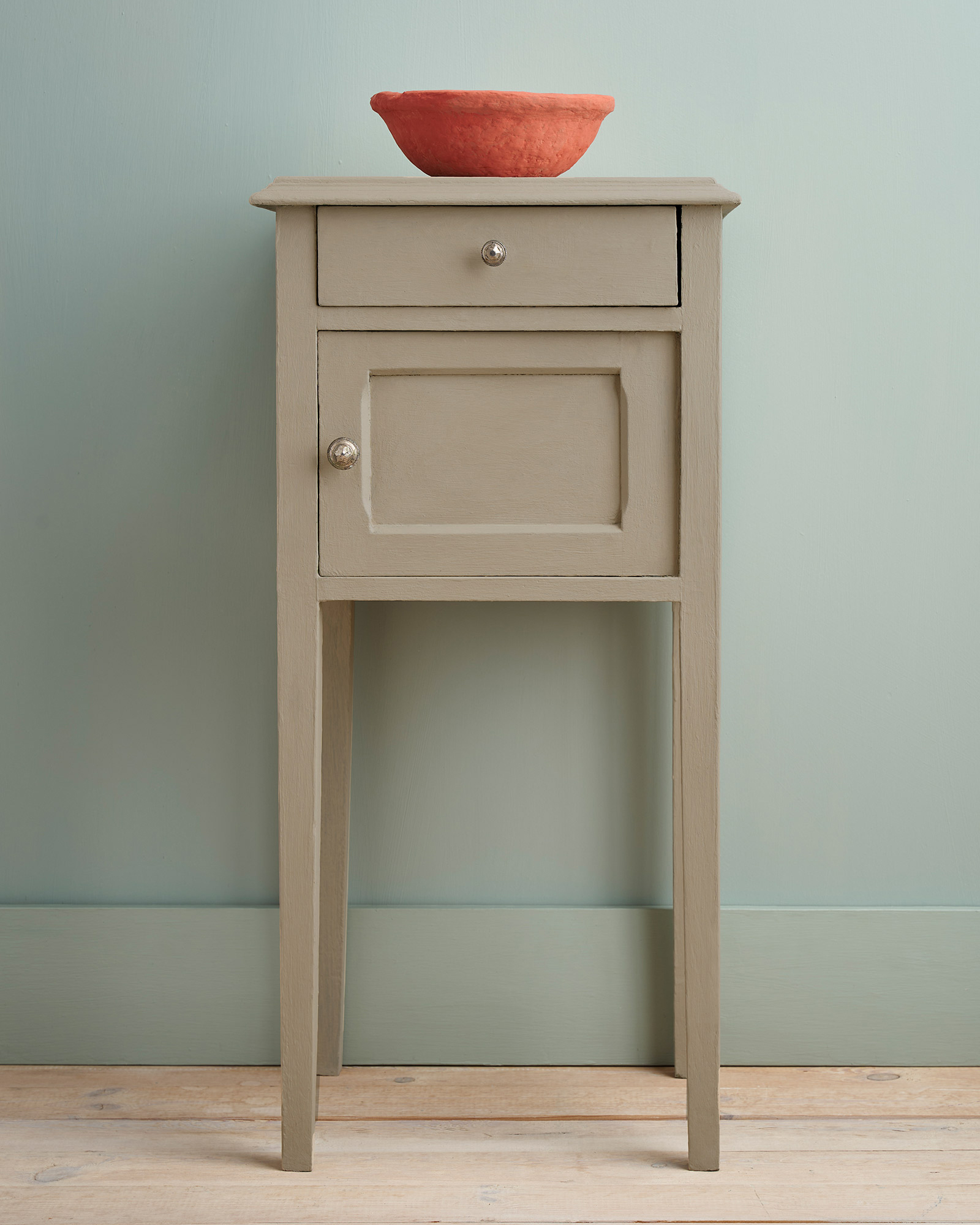 Annie Sloan Country Grey - Side table images