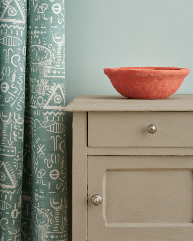 Annie Sloan Country Grey - Side table images