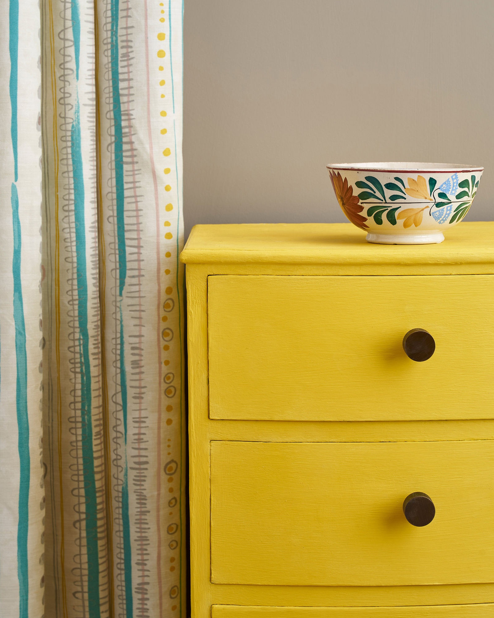 Annie Sloan English Yellow - Side table images