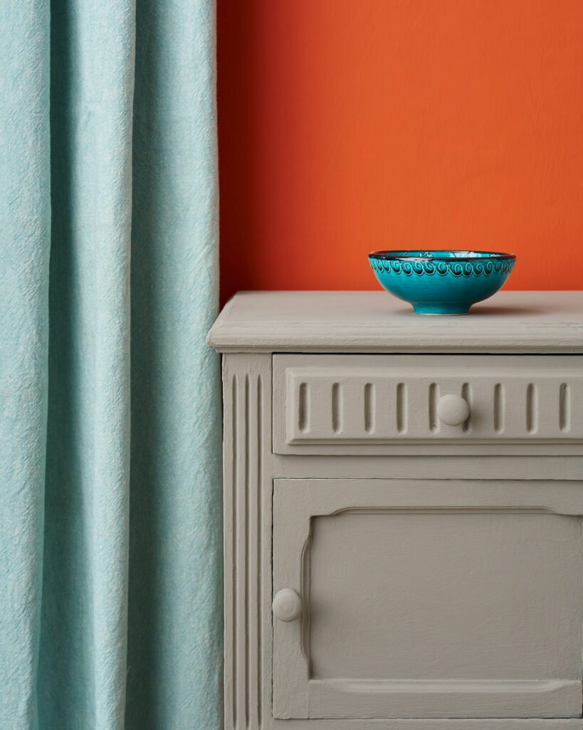 Annie Sloan French Linen - Side table images