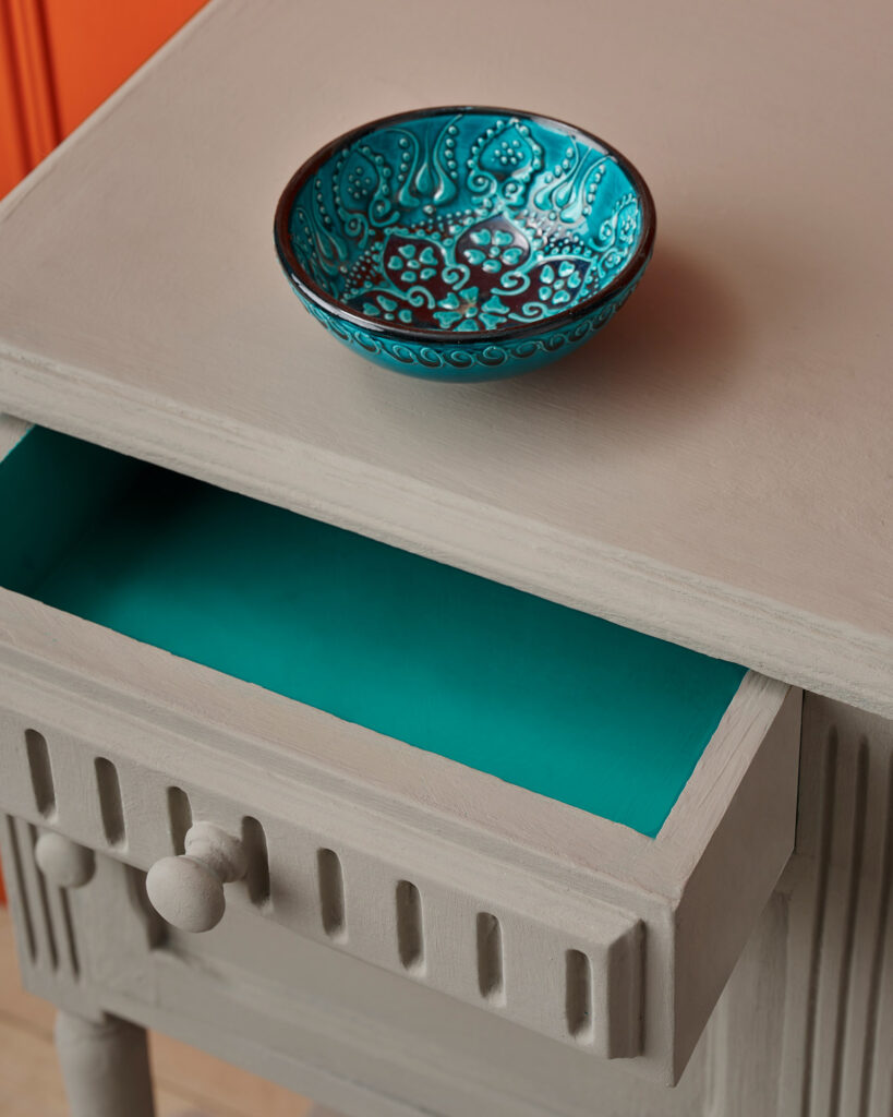 Annie Sloan French Linen - Side table images