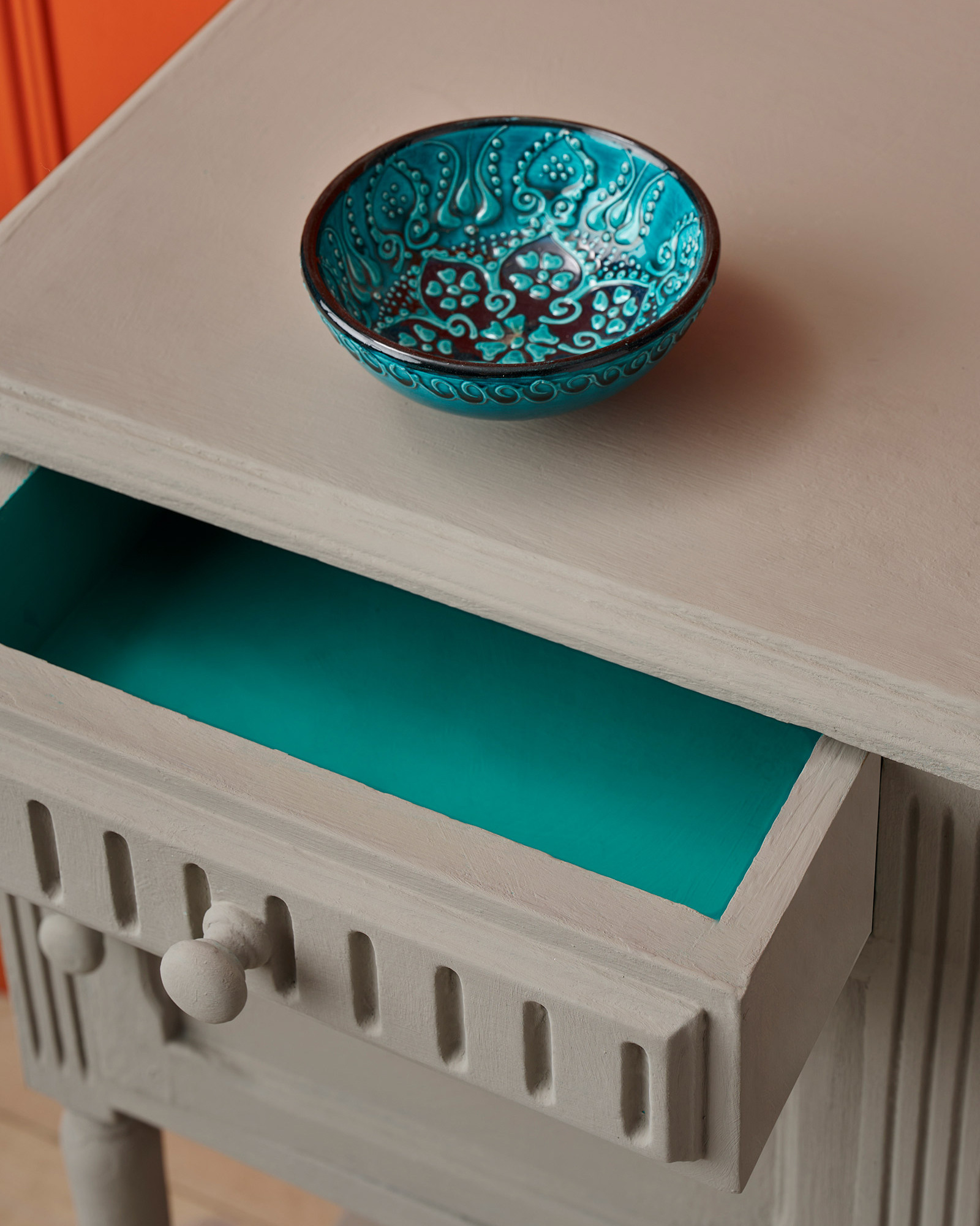 Annie Sloan French Linen - Side table images