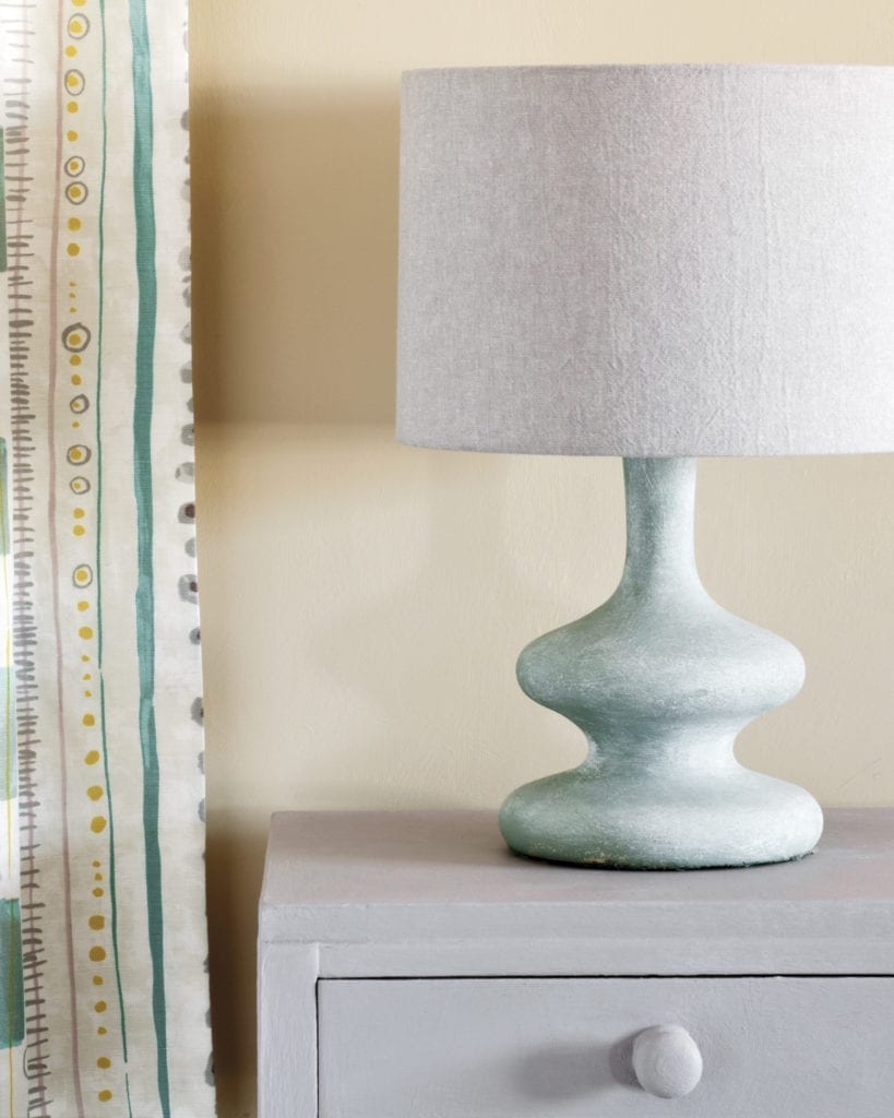 Linen Union fabric by Annie Sloan in Paloma + Old White lampshade, Chalk Paint® in Paloma side table and Piano in Provence curtain