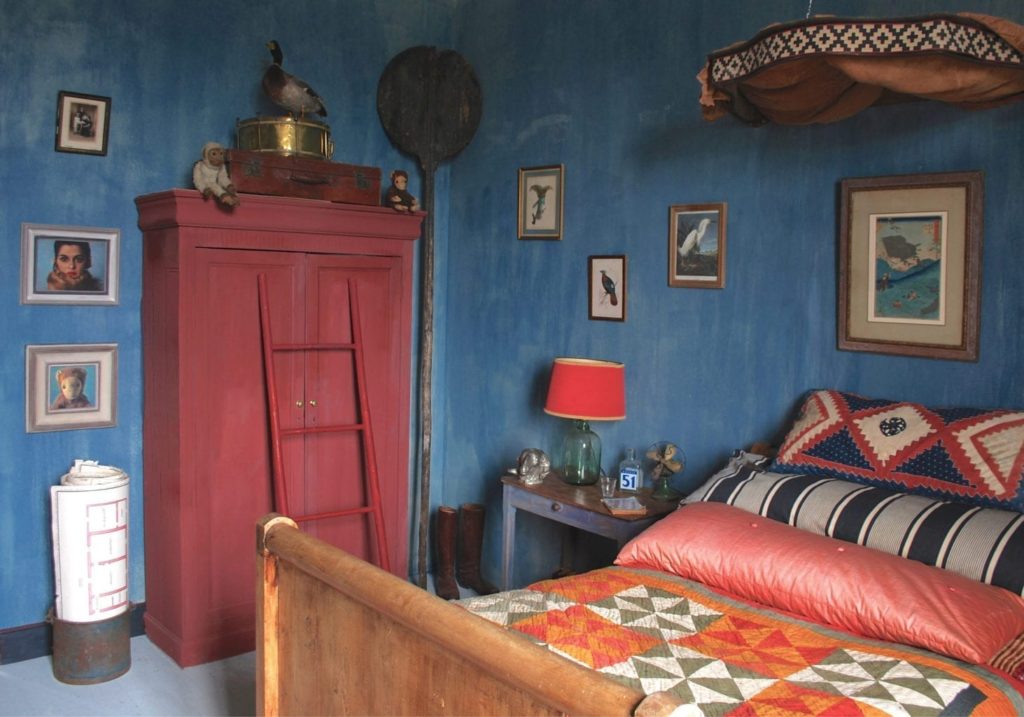 Annie Sloan Painter in Residence Alex Russell Flint Bedroom painted with Chalk Paint® in Aubusson Blue and Primer Red