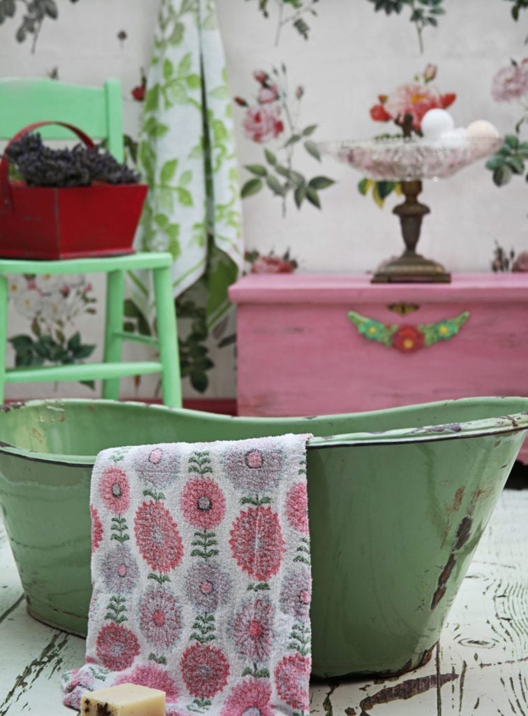 Boho Bathroom by Annie Sloan Painter in Residence Janice Issitt with Chalk Paint® in greens, pinks, and vintage rose illustrations