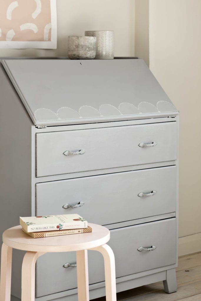 Bureau painted with Chalk Paint by Annie Sloan in Chicago Grey and Chalk Paint Matt and Gloss Lacquer in a scallop design with Antoinette and Old White details