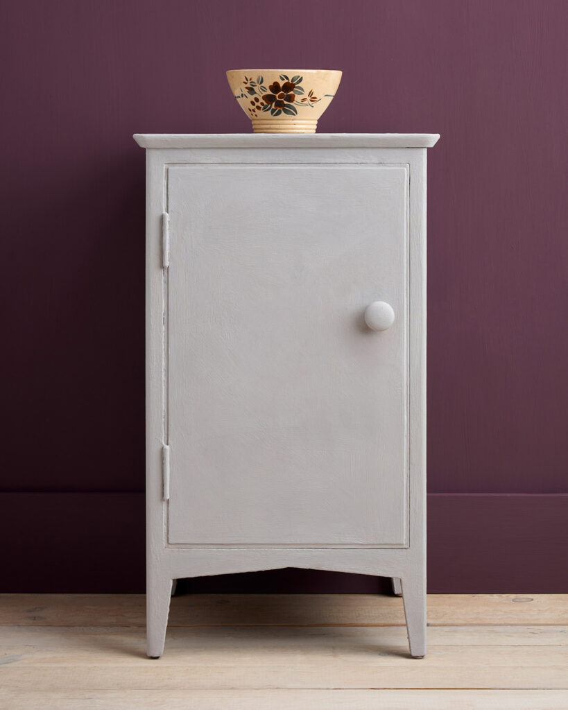 Annie Sloan Chicago Grey - Side Table Image