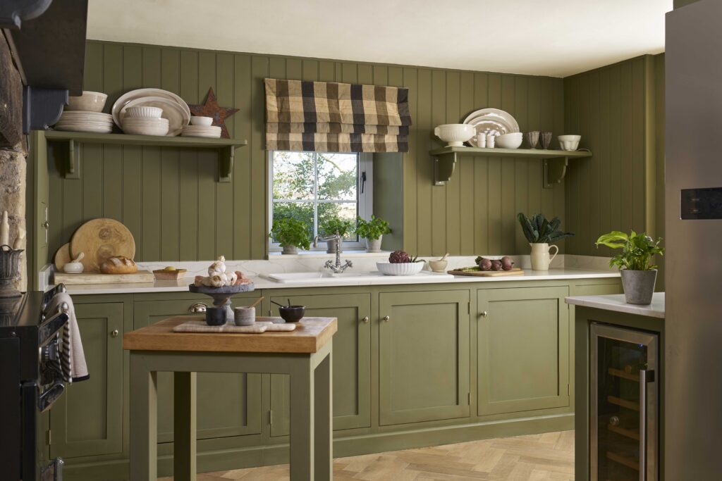 Annie Sloan Olive - Lifestyle image