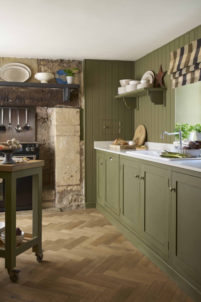 Annie Sloan Olive - Lifestyle image