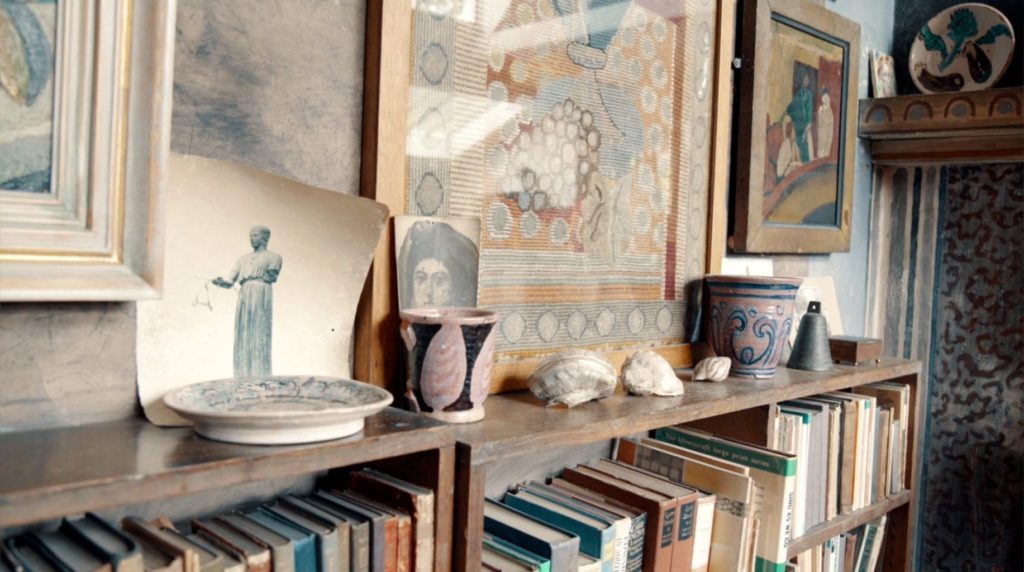 Book shelves in Charleston Farmhouse from the collaboration with Annie Sloan