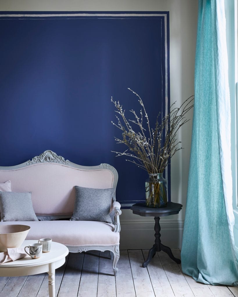 Neoclassical Living Room painted with Napoleonic blue and Linen Union in Antoinette + Old White sofa and Provence + Old White curtain