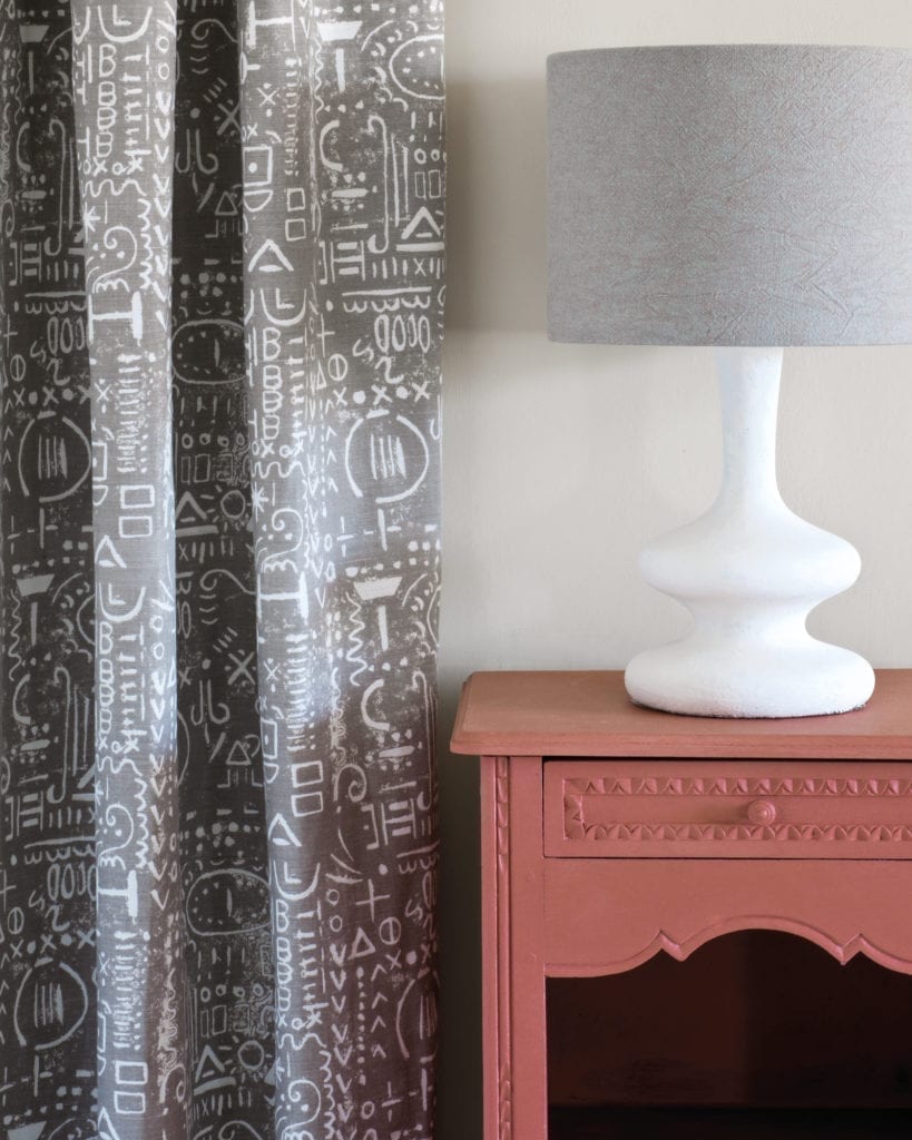 Side table painted with Chalk Paint® in Scandinavian Pink, a traditional earthy Swedish-style pink. Curtain in Tacit in French Linen and lampshade in Linen Union in Old White + French Linen