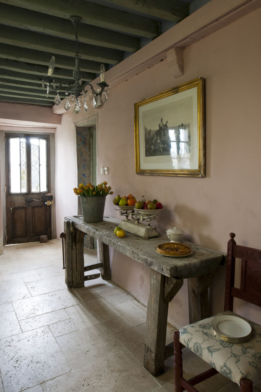 Antoinette Chalk Paint® wall compliments the Duck Egg and Louis Blue ceiling