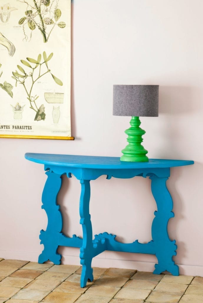 Chalk Paint® in Giverny Consol Table by Annie Sloan with Antibes Green lamp base and Linen Union in Emile + Graphite lampshade. Wall Paint in Antoinette