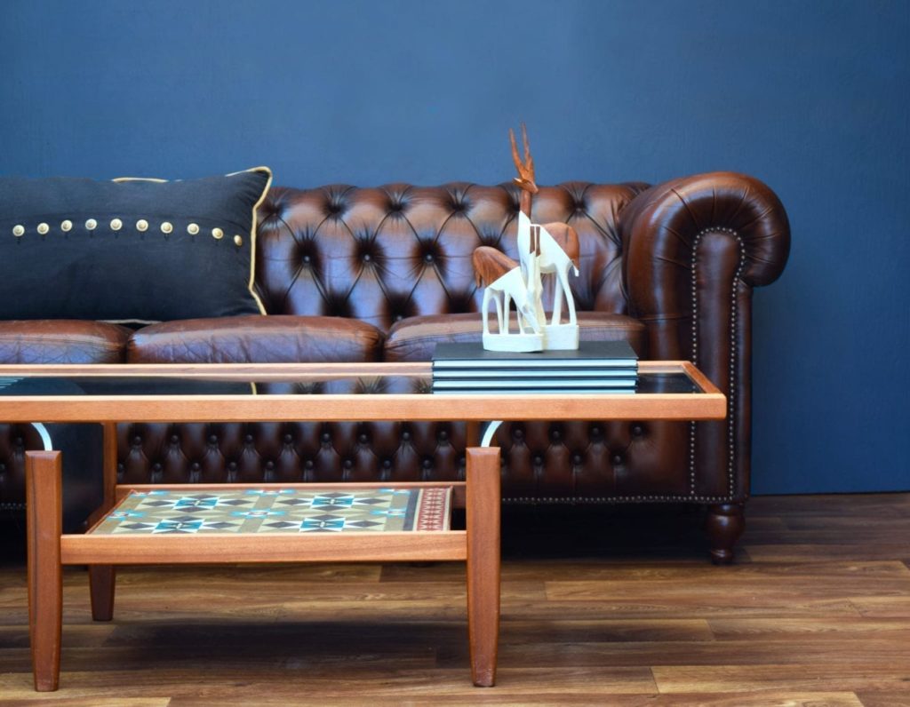 Victorian Inspired G Plan Table by Annie Sloan Painter in Residence Jonathon Marc Mendes painted with Chalk Paint®. With Chesterfield sofa