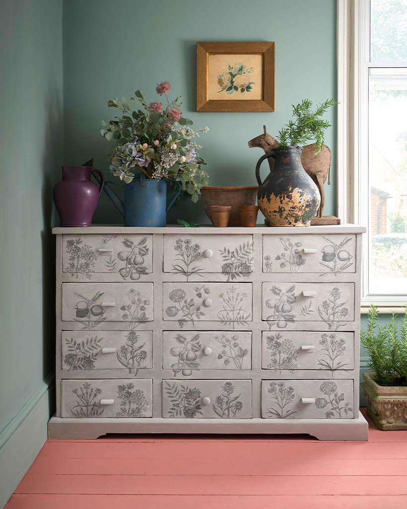 Chest of drawers with Botanicals Decoupage by Annie sloan