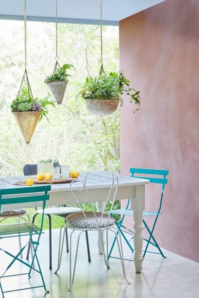 Annie Sloan Chalk Paint™ Outside Painted Furniture Scene featuring Table and Chairs and Chalk Paint Wall in Scandinavian Pink