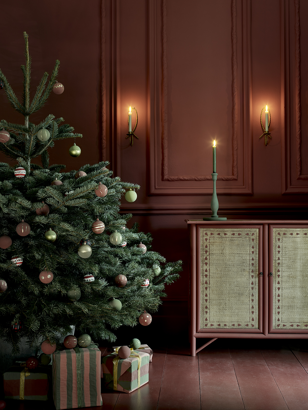 Annie Sloan Wall and Chalk Paint used in living room with Christmas tree