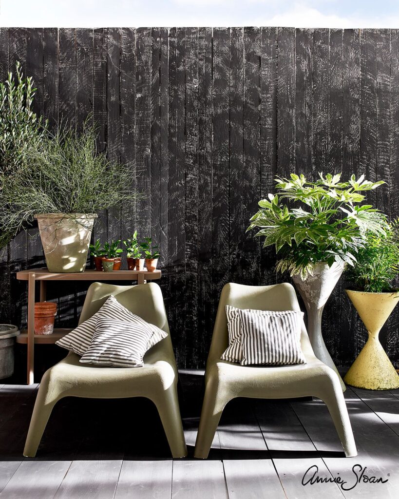 Annie Sloan - Athenian Black painted fence