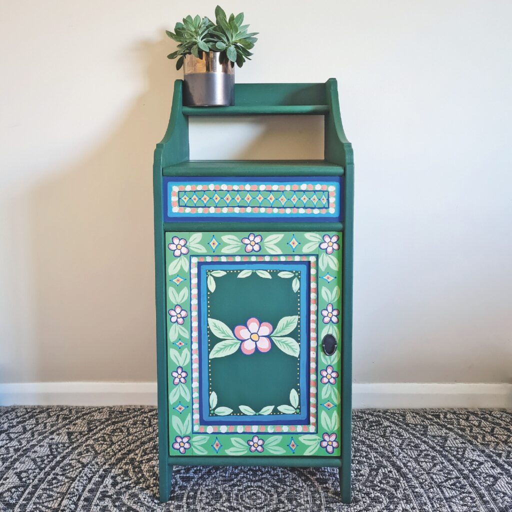 annasarthouse - Annie Sloan - Folk Art Side Table