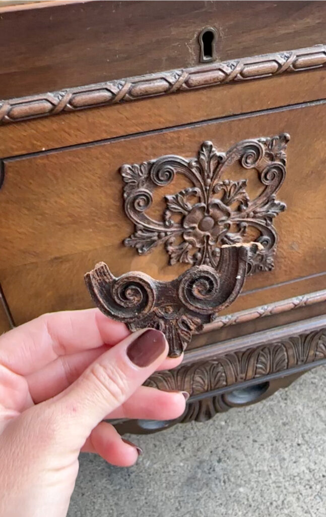 Annie Sloan - Nina Sainato - @hantemyhome - Enchanting Chest - Lenore