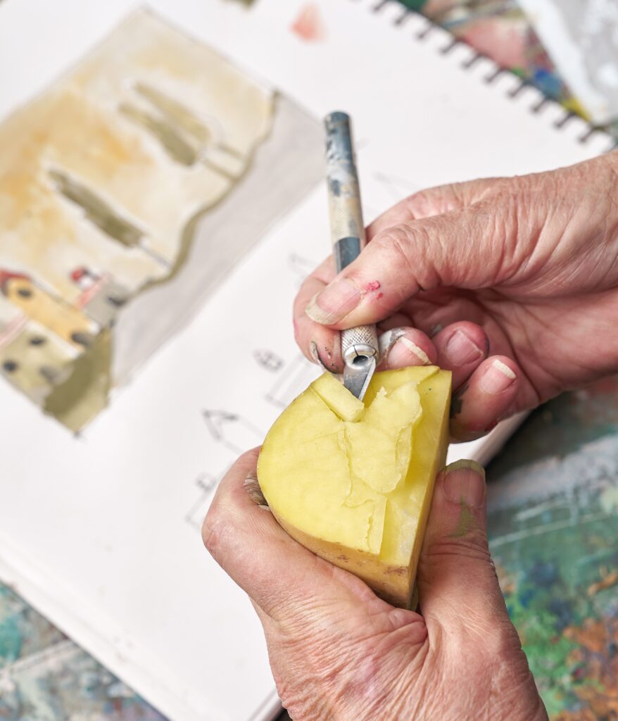 Annie Sloan - Painting Side Table Using Potato Stamp