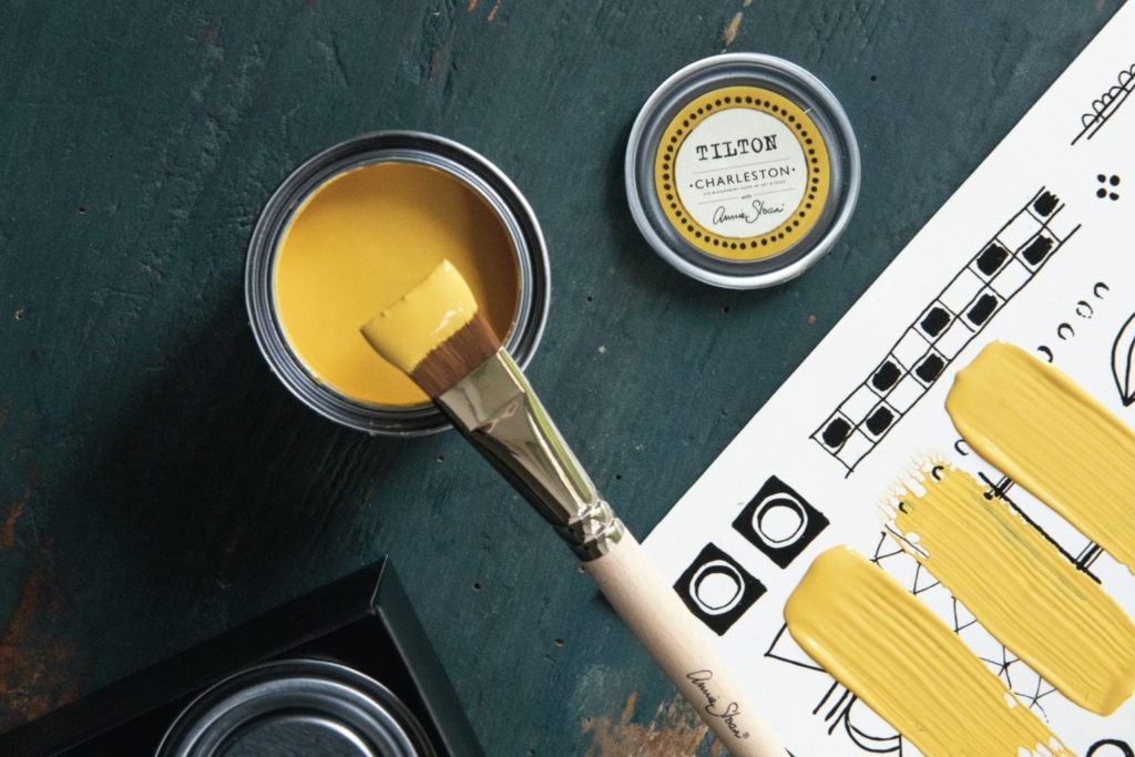 Tilton 120ml Chalk Paint® by Annie Sloan tin with Detail Brush and MixMat
