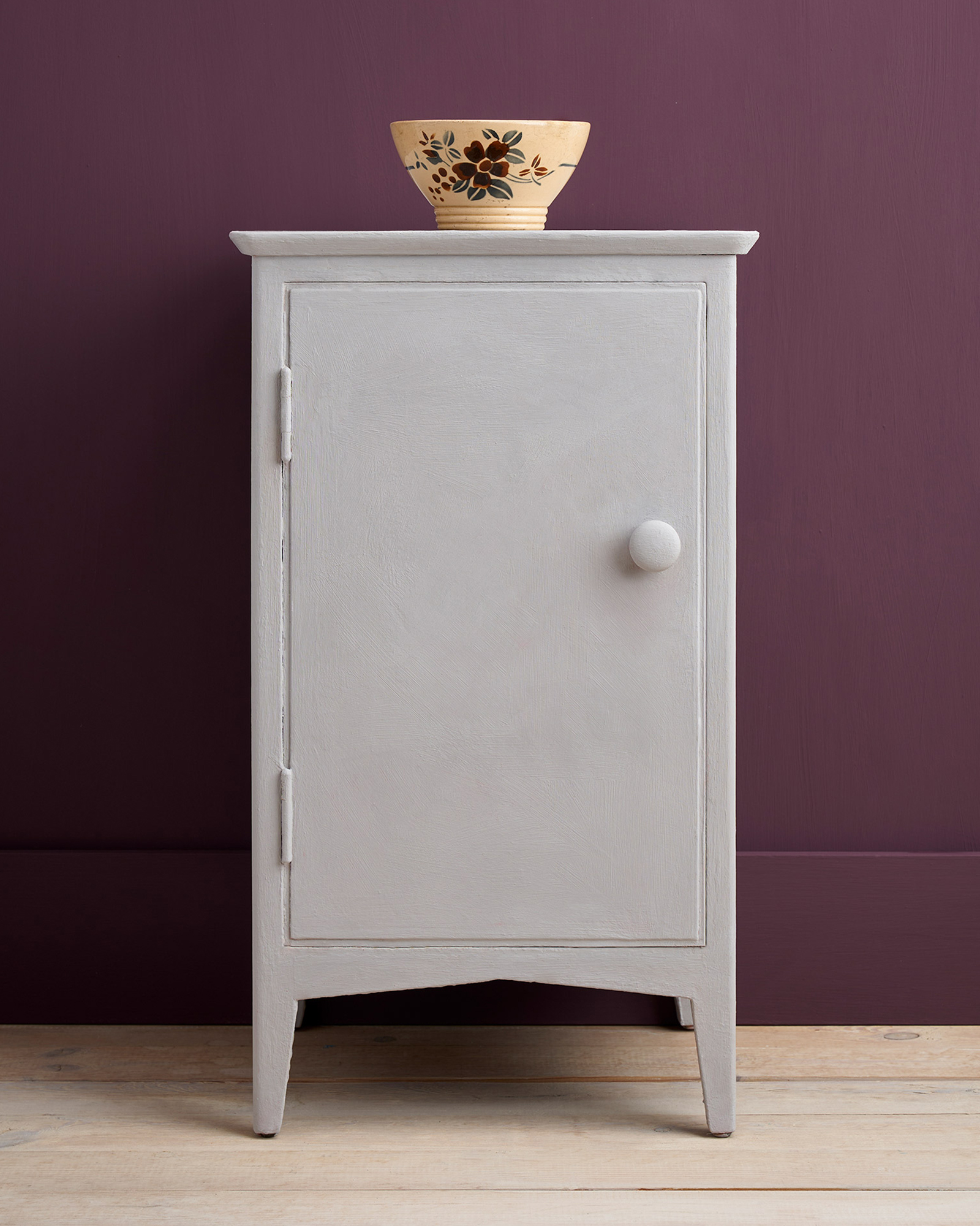 Annie Sloan Chicago Grey - Side Table Image