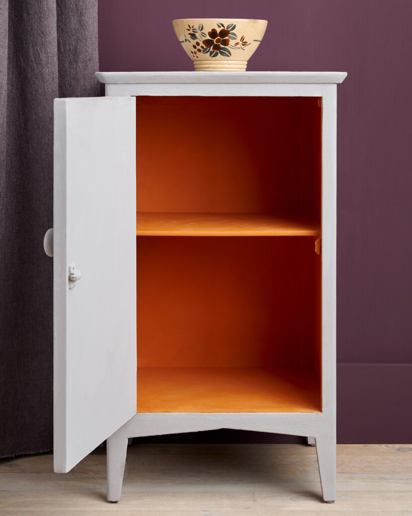 Annie Sloan Chicago Grey - Side Table Image