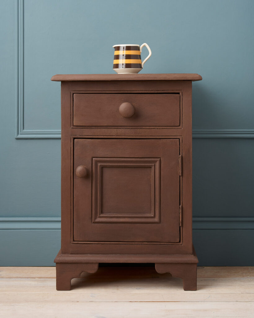 Annie Sloan Honfleur - Side table images