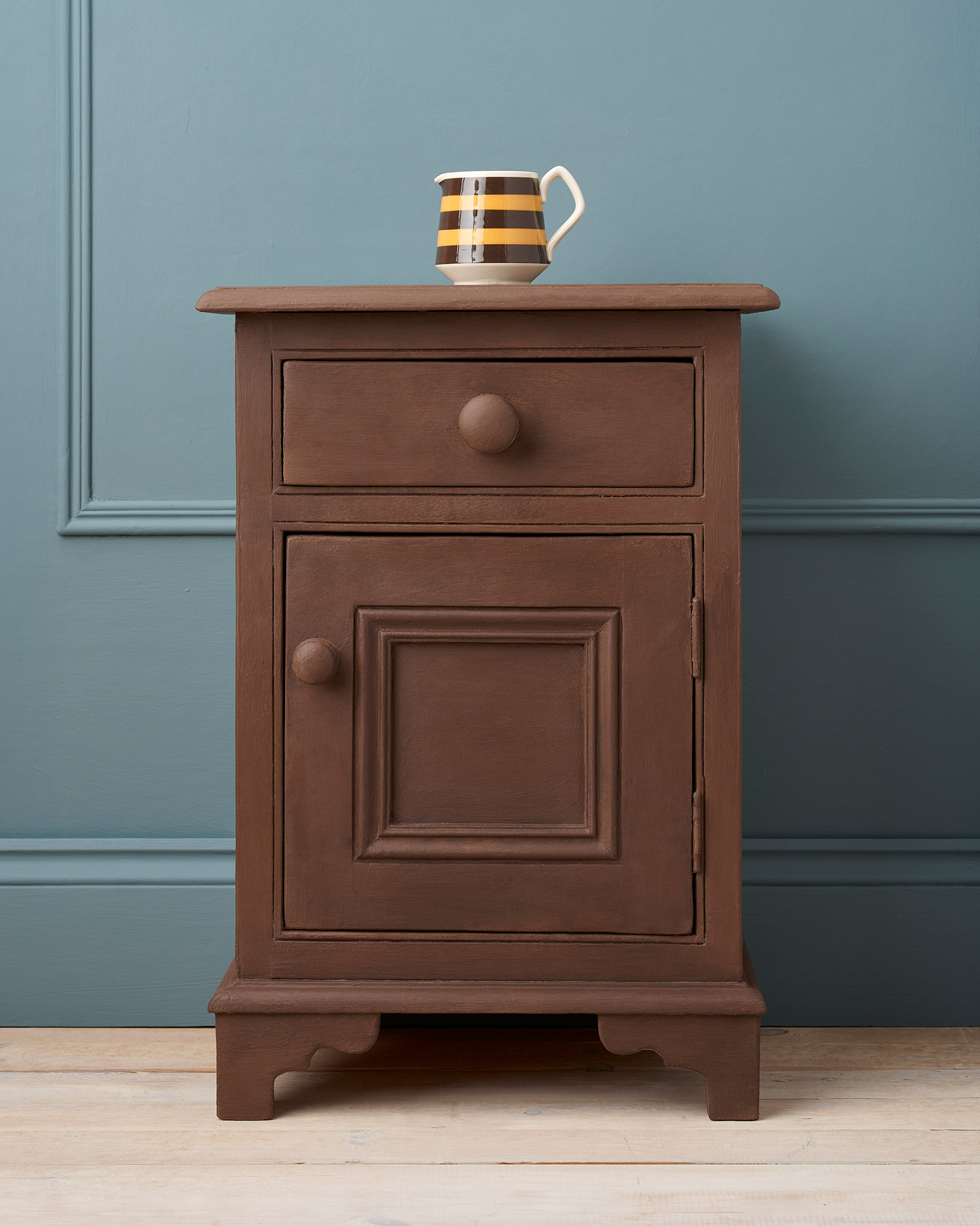 Annie Sloan Honfleur - Side table images