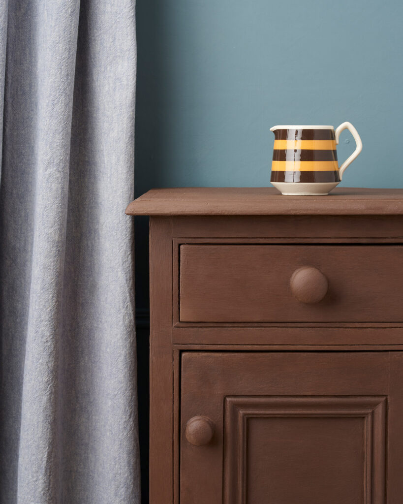 Annie Sloan Honfleur - Side table images