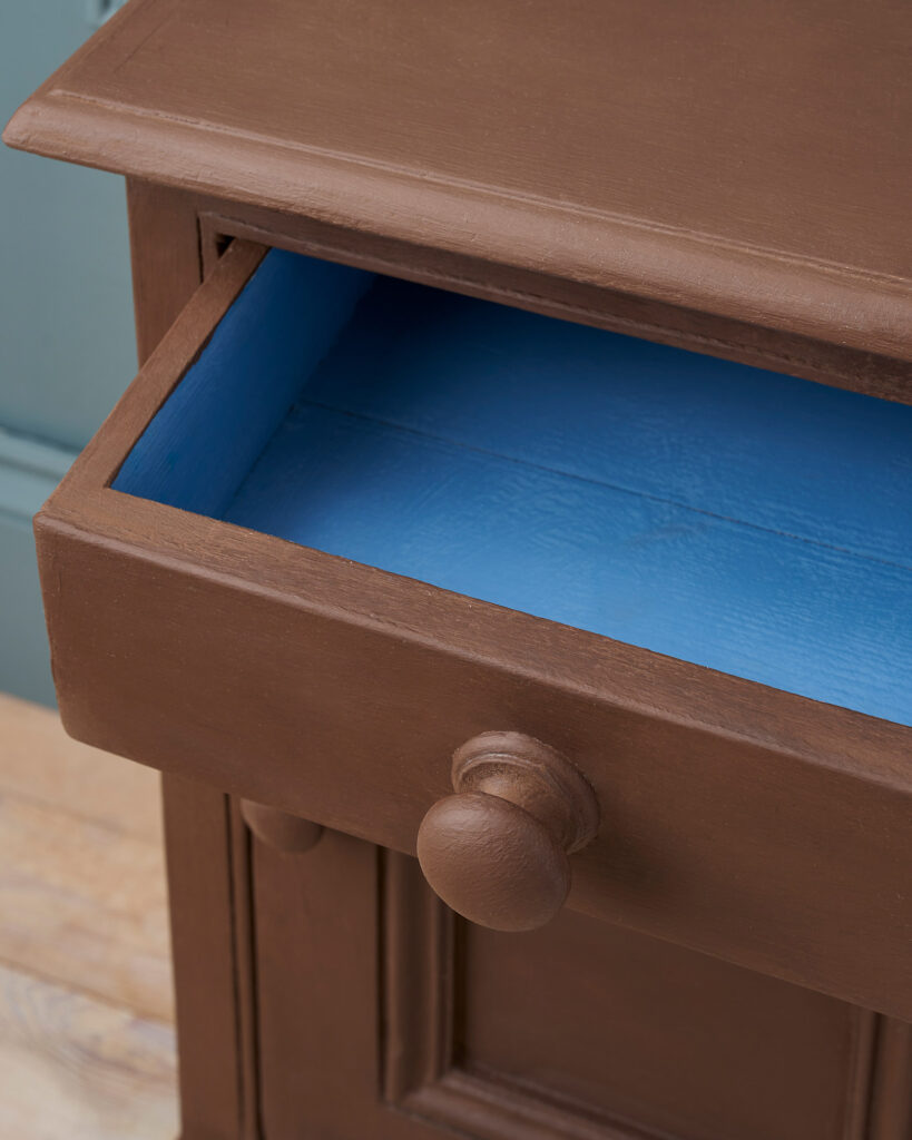 Annie Sloan Honfleur - Side table images