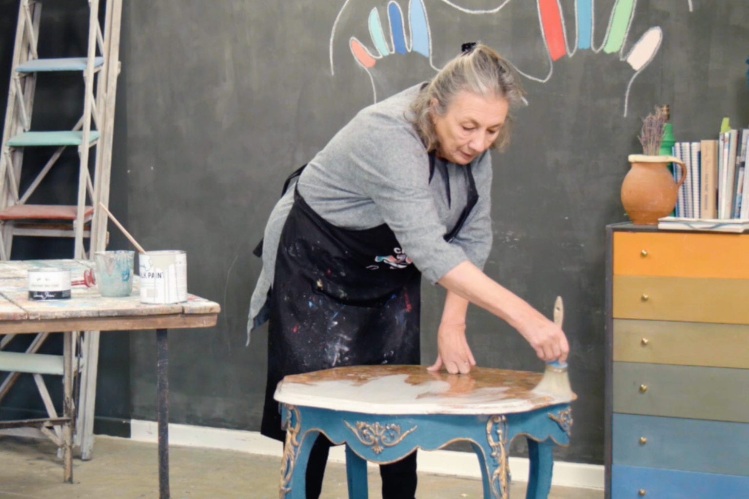Annie Sloan painting a marble table top with Chalk Paint® furniture paint in Paris Grey