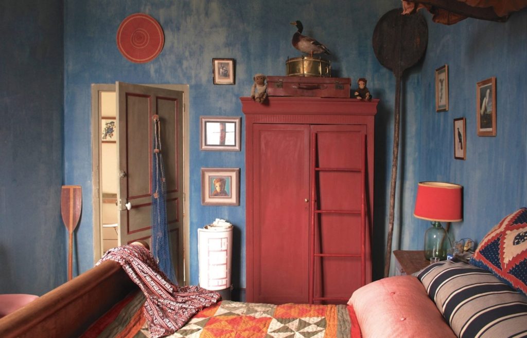 Annie Sloan Painter in Residence Alex Russell Flint Bedroom painted with Chalk Paint® in Aubusson Blue and Primer Red