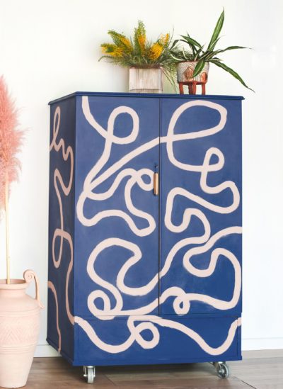 Picasso inspired squiggle cabinet by Annie Sloan Painter in Residence Polly Coulson with Chalk Paint® in Napoleonic Blue and Antoinette