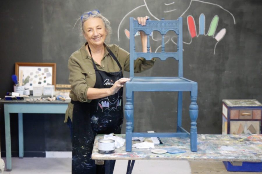 Annie Sloan creating a two colour distress look on a chair using Chalk Paint® furniture paint in Aubusson Blue