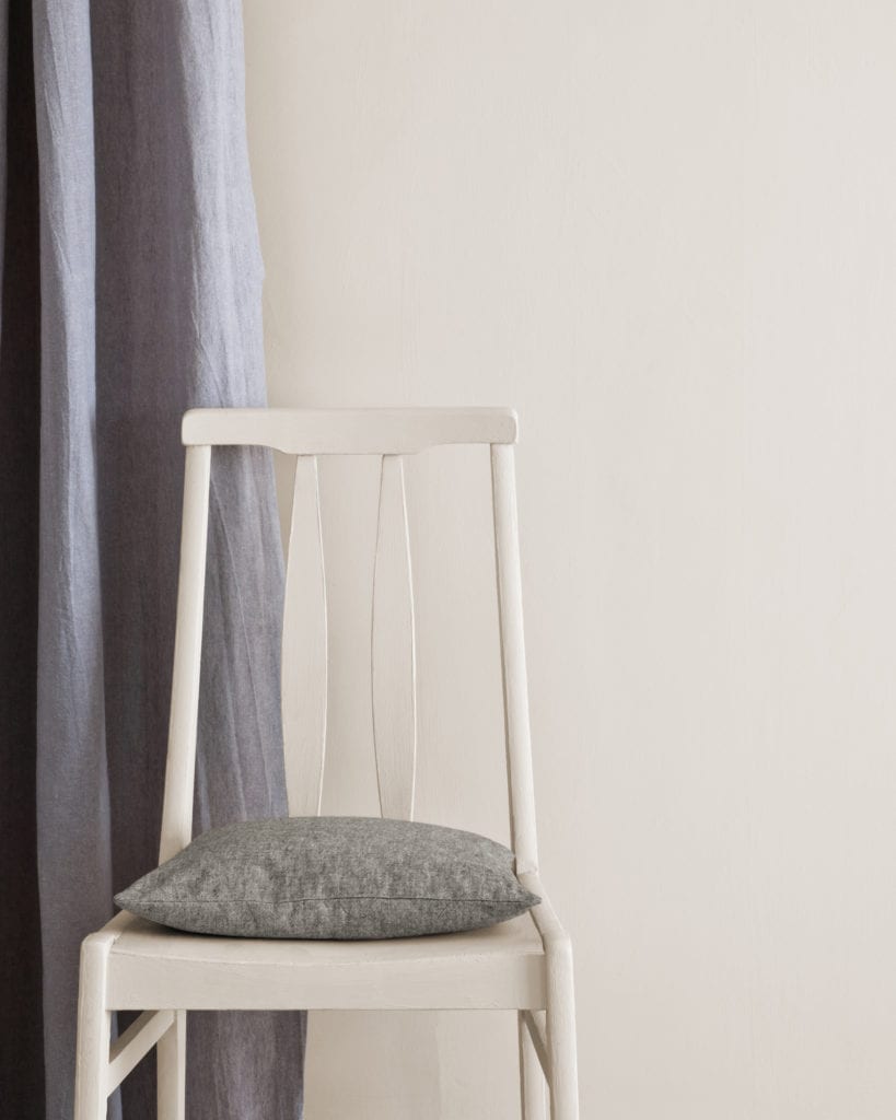 Original Wall Paint by Annie Sloan, chair painted with Chalk Paint® in Original, Linen Union in Emile + Graphite curtain and seat cushion in Linen Union in Graphite + Old White