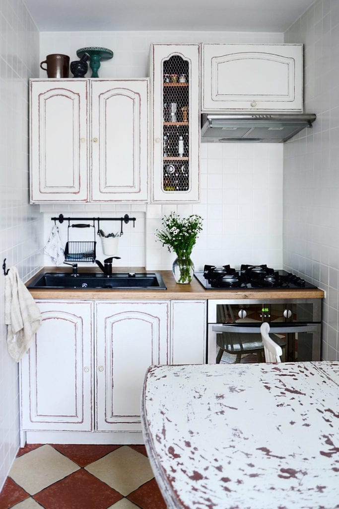 Agnieszka Krawczyk Kitchen painted with Chalk Paint® in Old White Annie Sloan