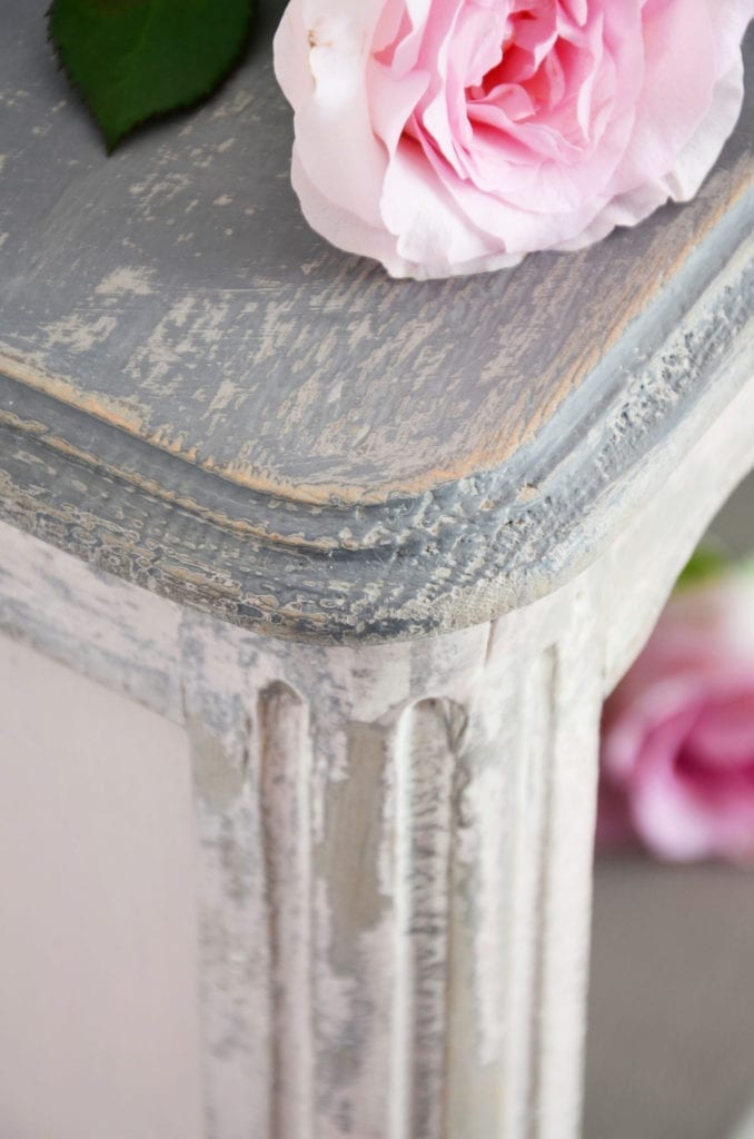 Pastel Shelves by Annie Sloan Painter in Residence Agnieszka Krawczyk with Chalk Paint® in Paris Grey, French Linen and Antoinette