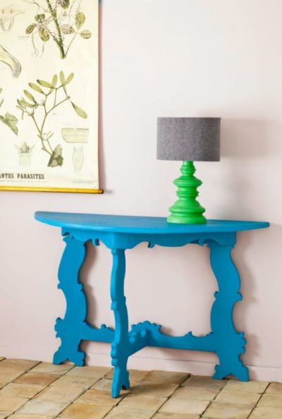 Chalk Paint® in Giverny Consol Table by Annie Sloan with Antibes Green lamp base and Linen Union in Emile + Graphite lampshade. Wall Paint in Antoinette