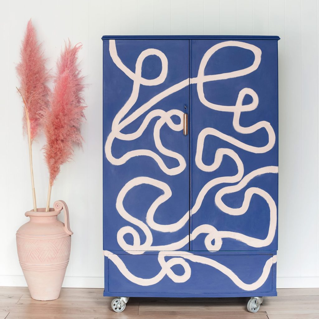 Picasso inspired squiggle cabinet by Annie Sloan Painter in Residence Polly Coulson with Chalk Paint® in Napoleonic Blue and Antoinette